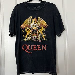 URBAN OUTFITTERS QUEEN TSHIRT , like new